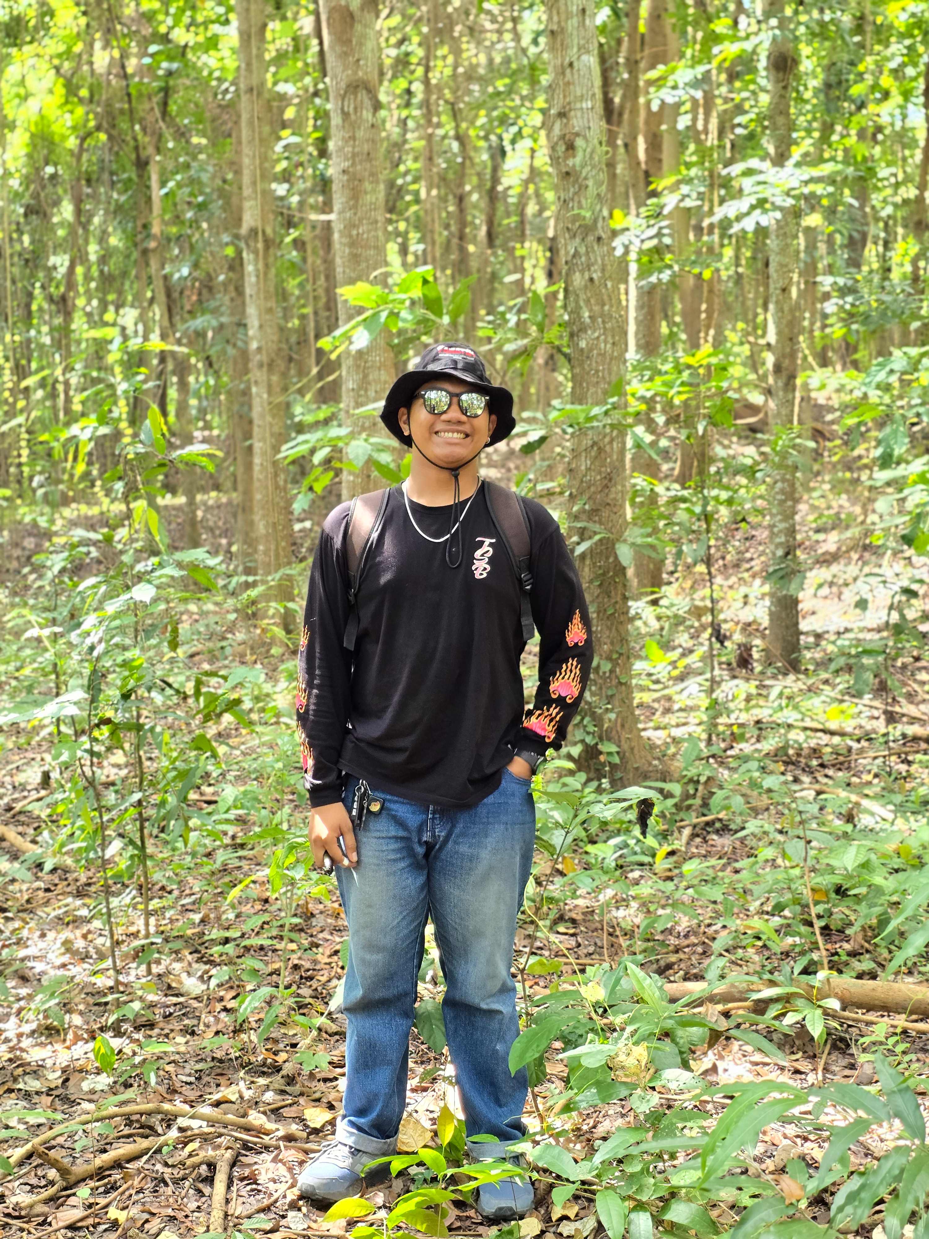 I Nyoman Arif Pranata, principal architect at Angkasa Raya Arsitek, wearing traditional Balinese udeng headwrap and glasses, representing the blend of traditional culture and modern architectural practice